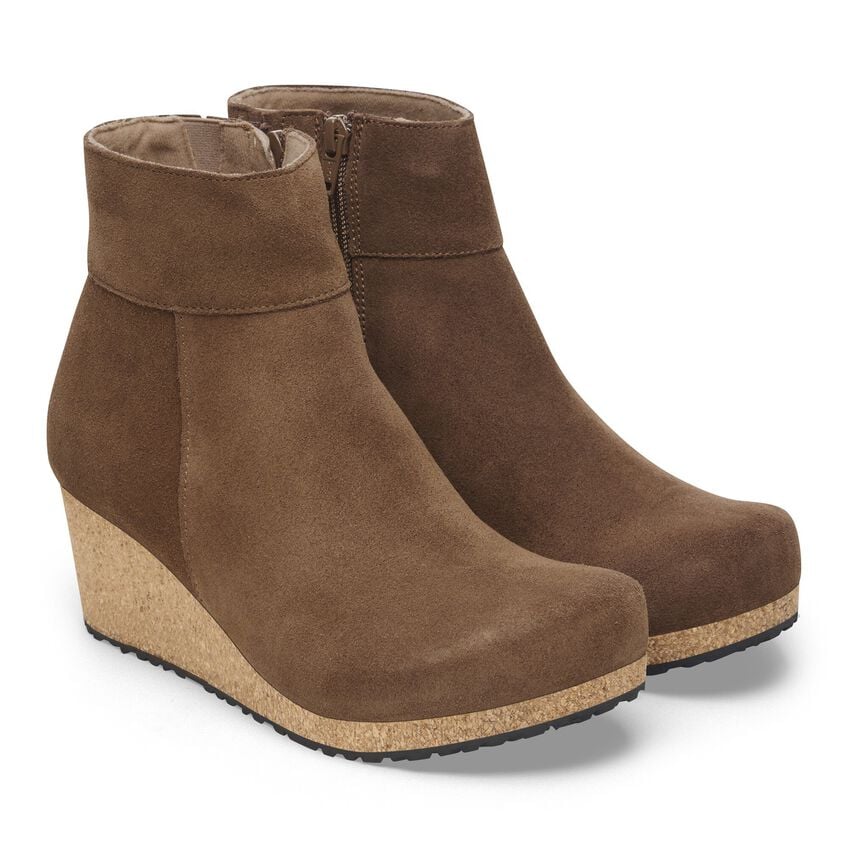 Ebba : Dark Tea Suede